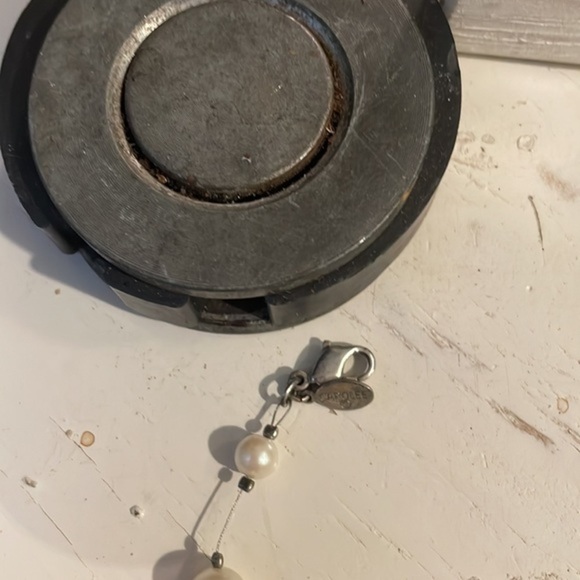 Vintage pre 2001 17” Carolee silver plated necklace w/15 white simulated pearls - Picture 11 of 12